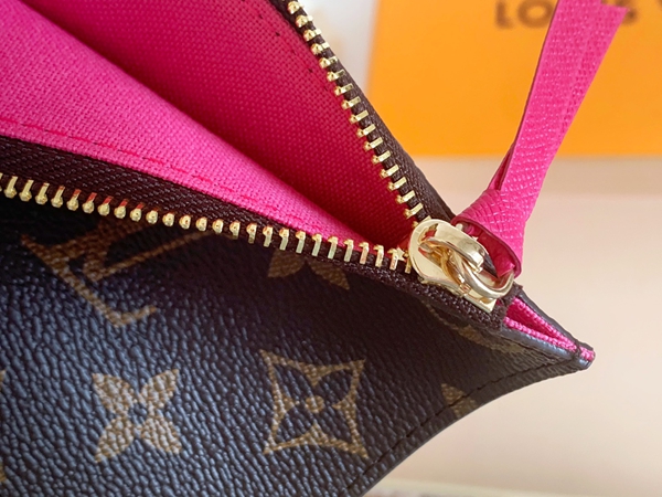 LVコピーウォレット着用イメージ